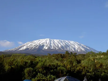 800px-Mt._Kilimanjaro_12.2006.jpg